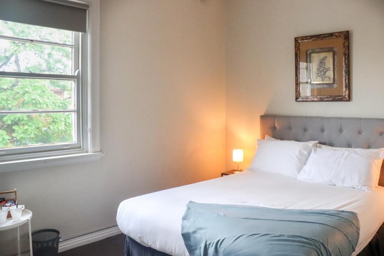 Tates Hotel Windsor Bagian luar foto