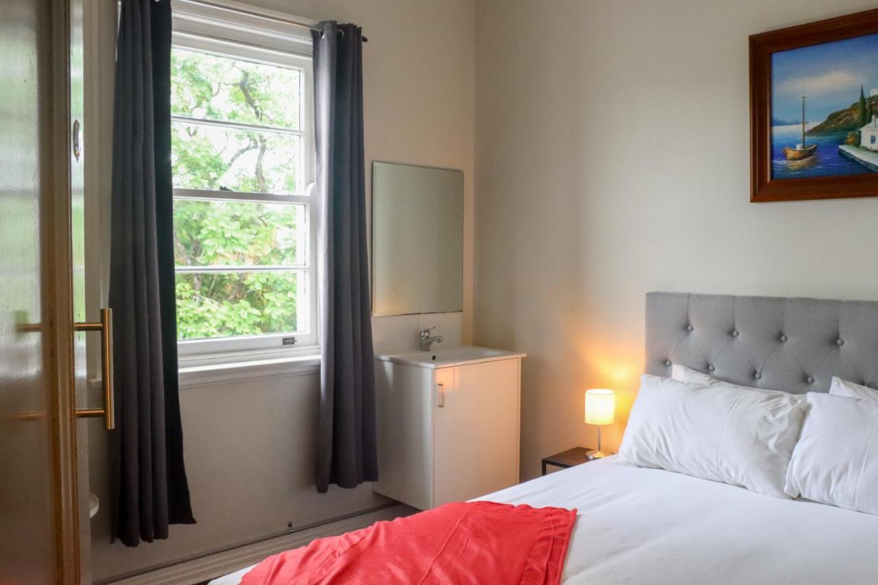 Tates Hotel Windsor Bagian luar foto