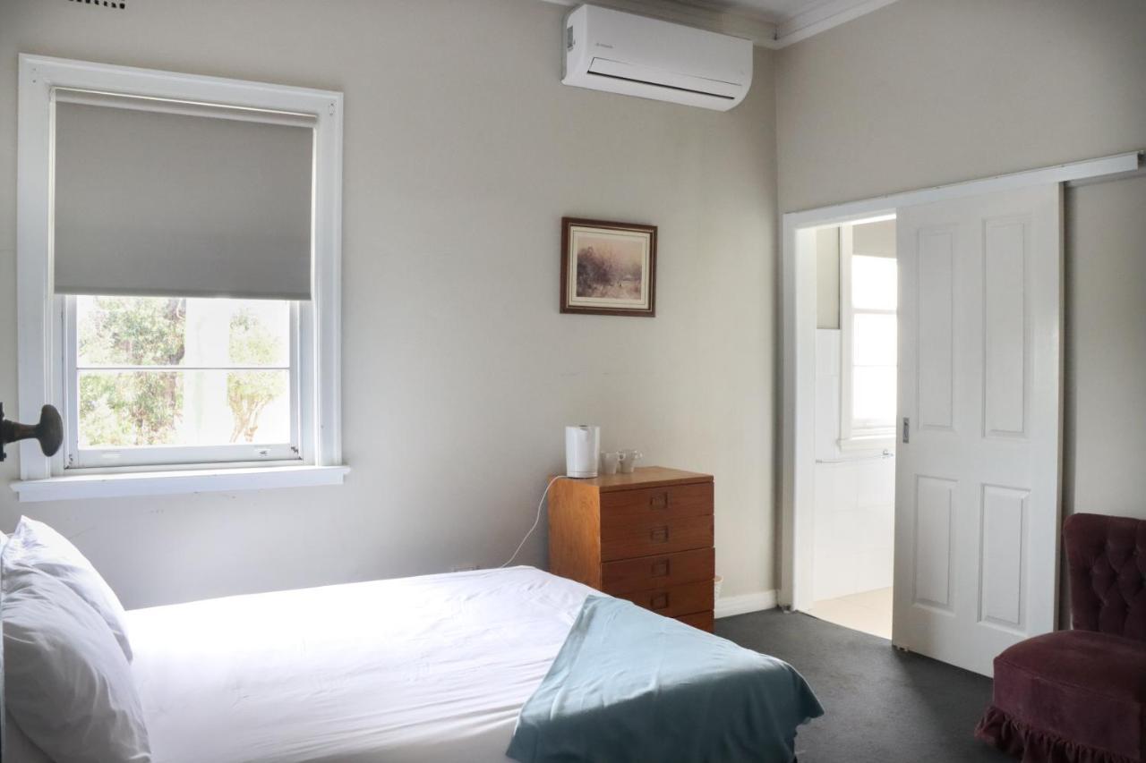 Tates Hotel Windsor Bagian luar foto