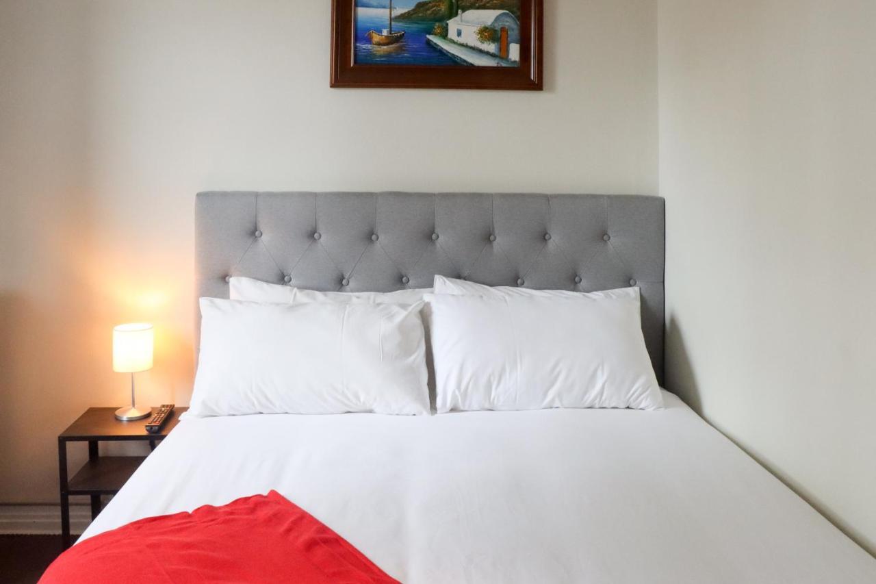 Tates Hotel Windsor Bagian luar foto