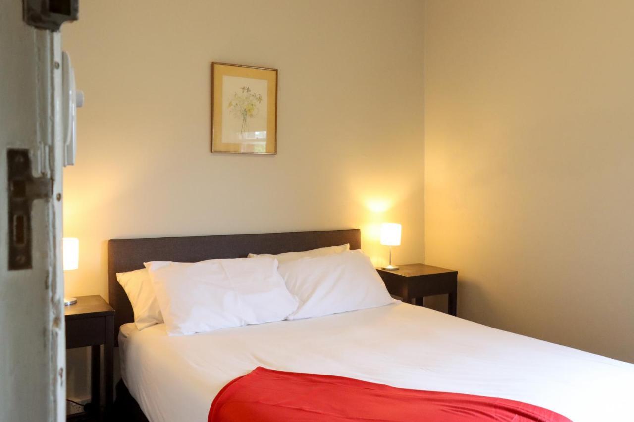 Tates Hotel Windsor Bagian luar foto