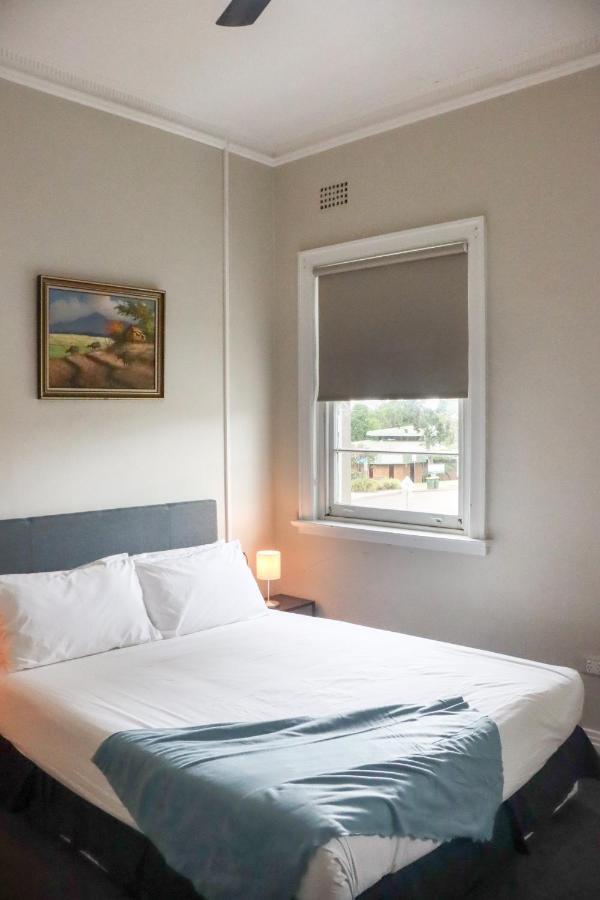 Tates Hotel Windsor Bagian luar foto
