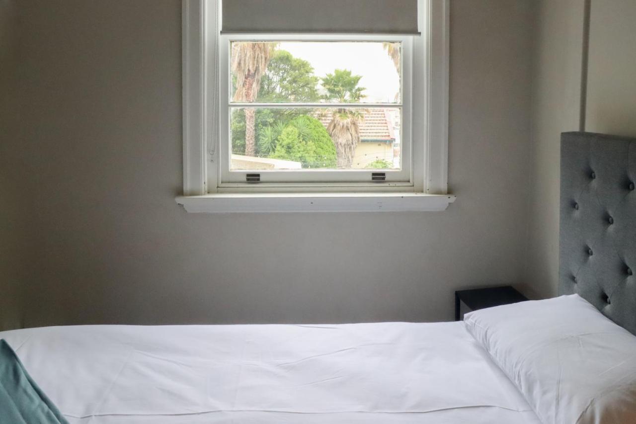 Tates Hotel Windsor Bagian luar foto