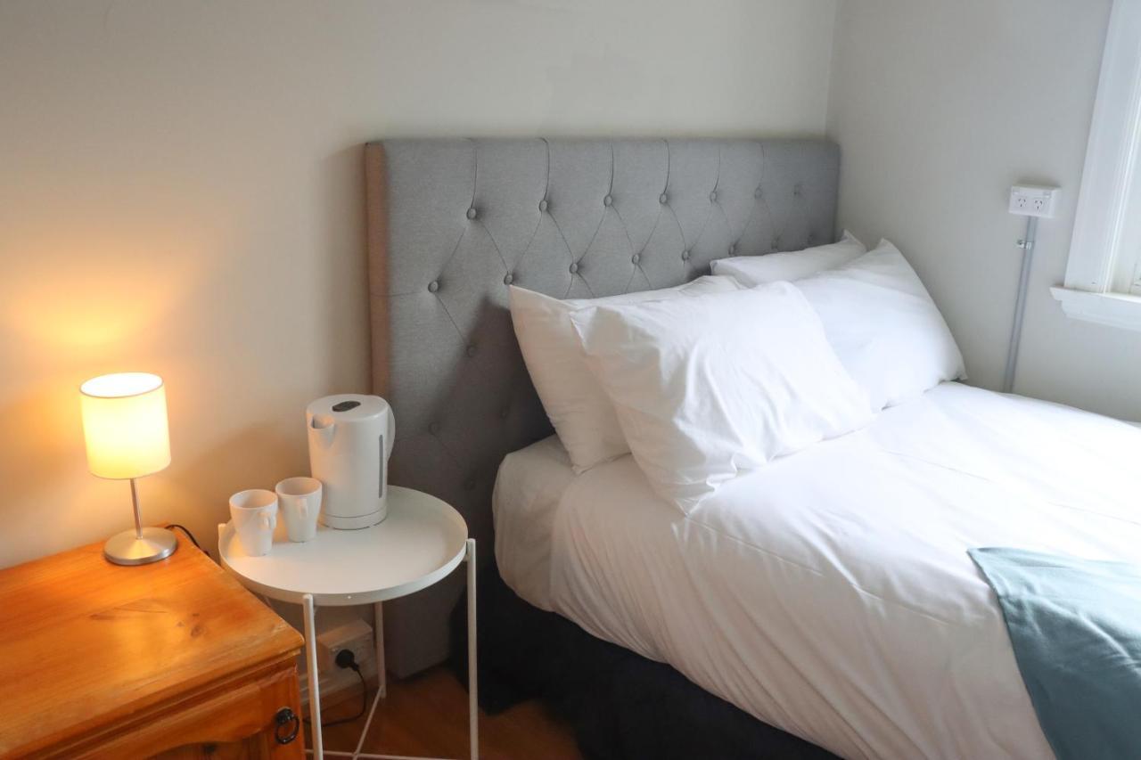 Tates Hotel Windsor Bagian luar foto