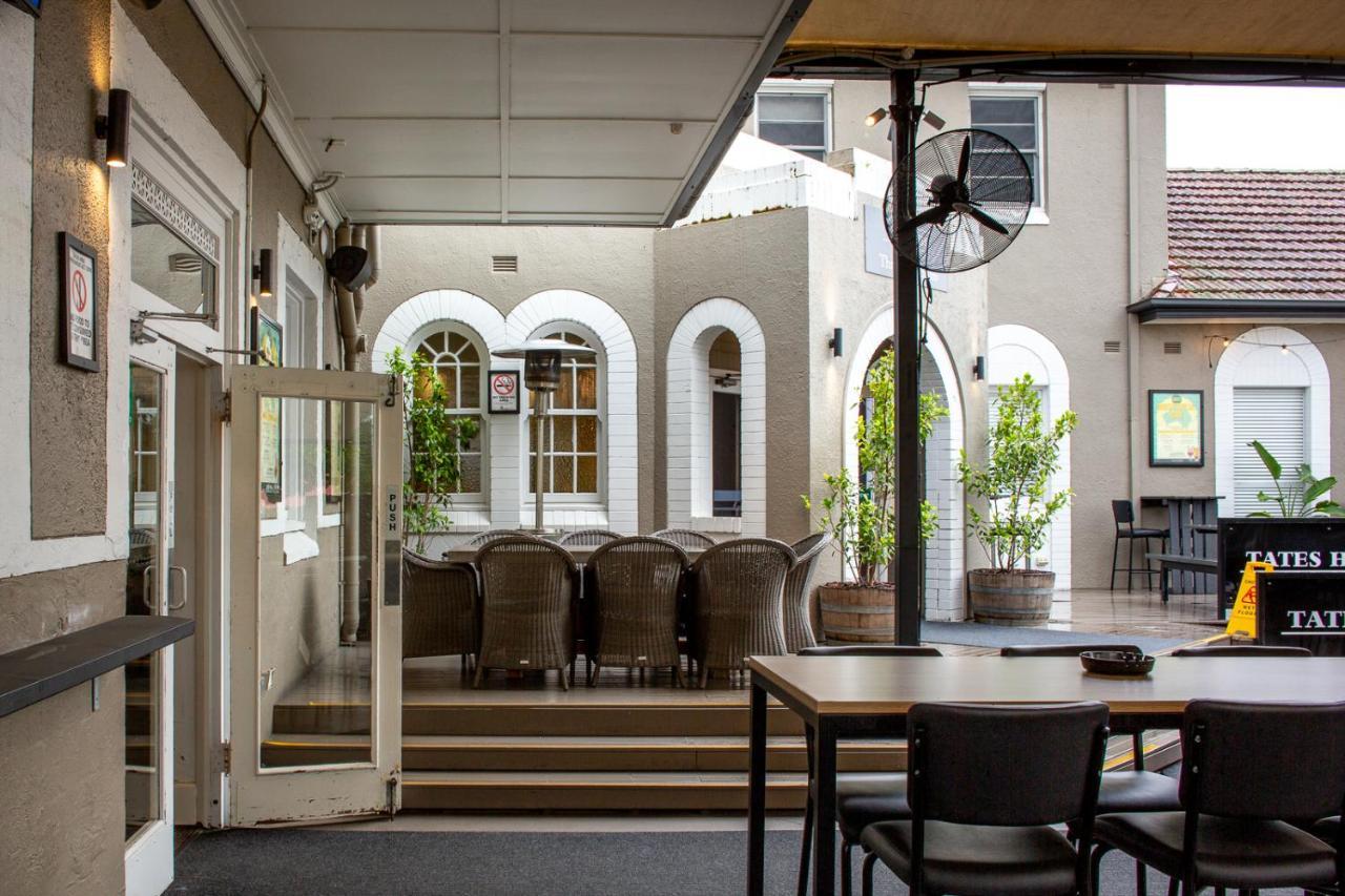 Tates Hotel Windsor Bagian luar foto